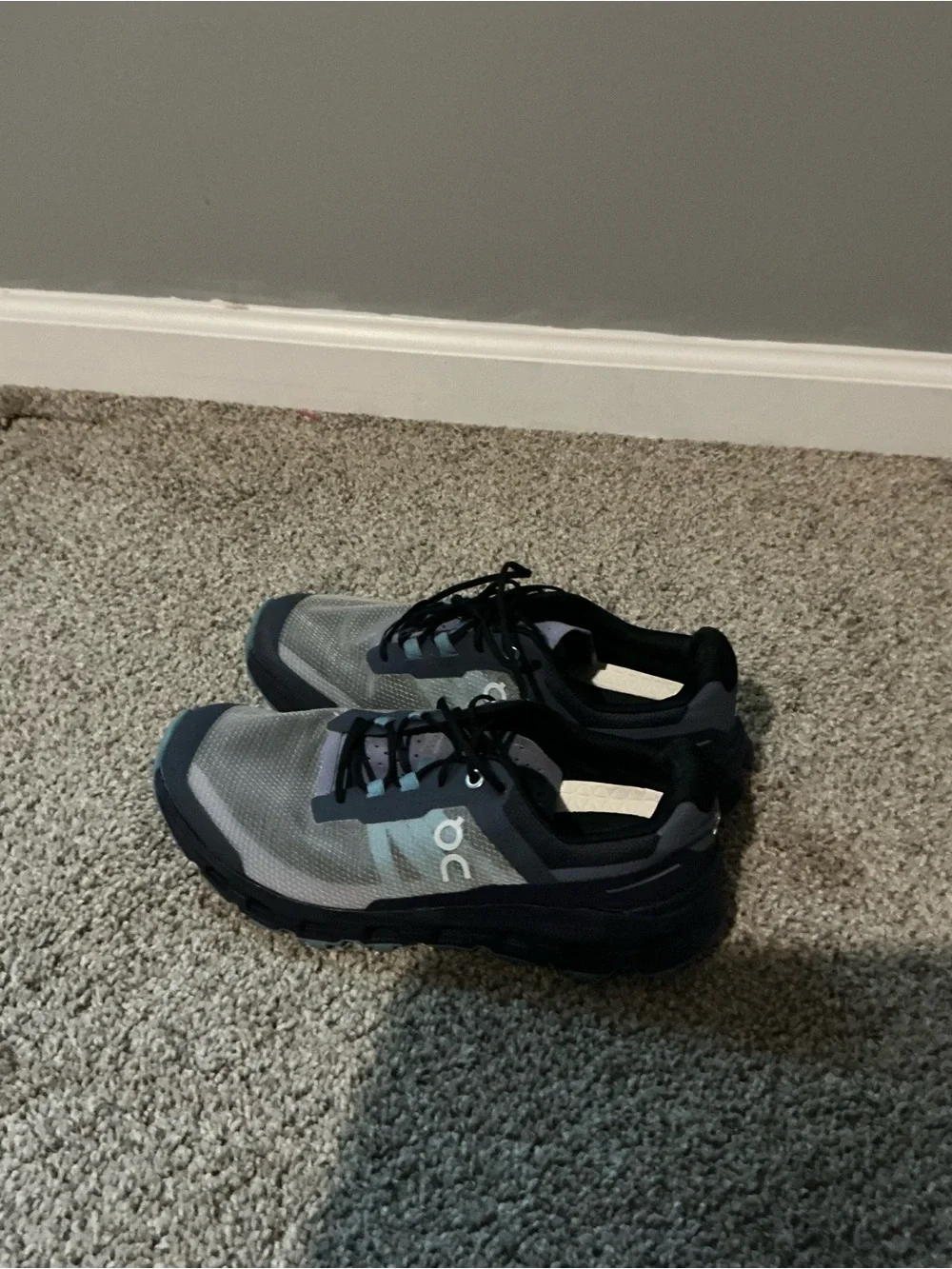 On cloud Women’s Cloud 6 Gray, Teal and Black Athletic Running Shoes